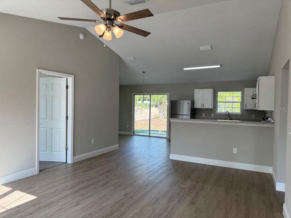 Active With Contract: $229,900 (3 beds, 2 baths, 1170 Square Feet)