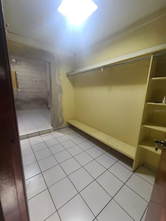 Vendido Recientemente: $355,000 (4 camas, 3 baños, 2516 Pies cuadrados)