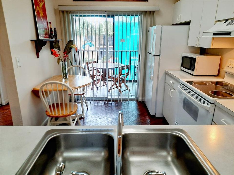 For Sale: $280,000 (2 beds, 2 baths, 1246 Square Feet)