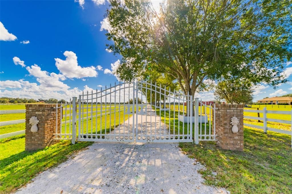 For Sale: $1,500,000 (3 beds, 3 baths, 2700 Square Feet)