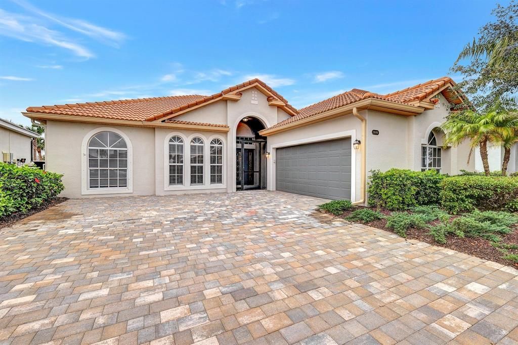 Recently Sold: $440,000 (3 beds, 2 baths, 1799 Square Feet)