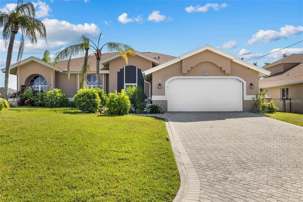 Recently Sold: $549,000 (4 beds, 2 baths, 2408 Square Feet)