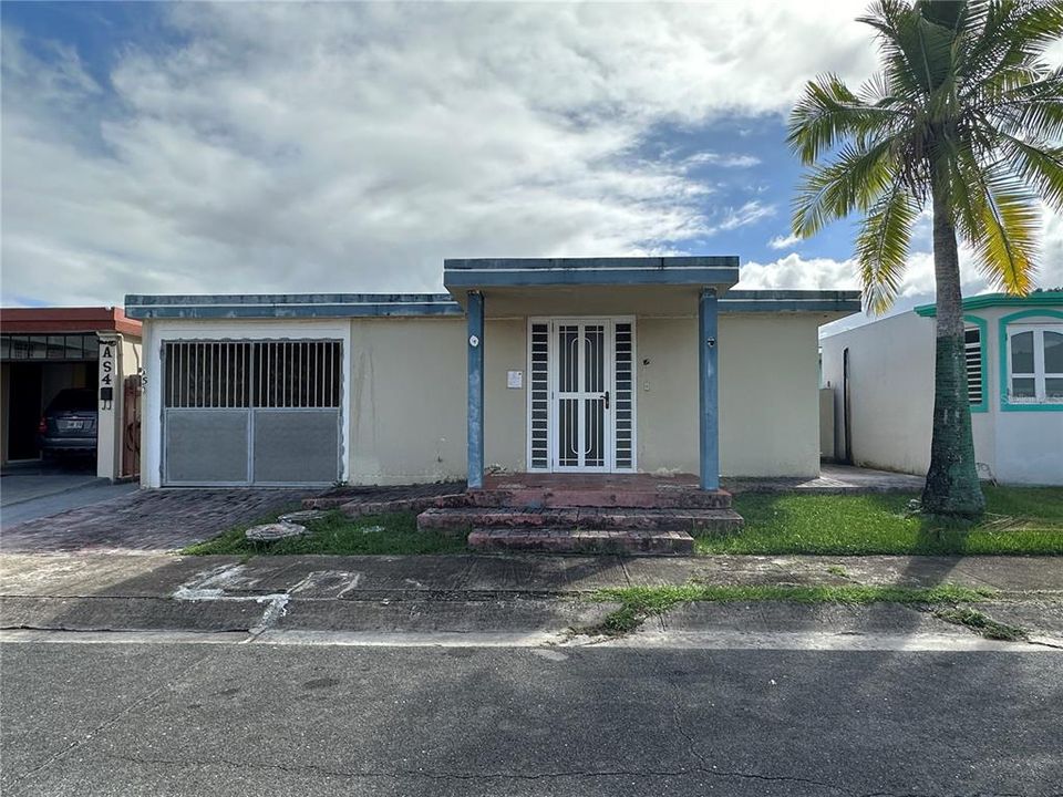 Recently Sold: $94,000 (4 beds, 2 baths, 900 Square Feet)