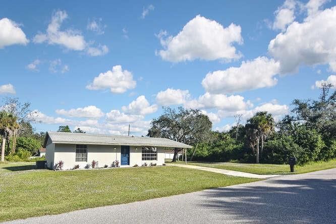 Recently Sold: $229,900 (2 beds, 2 baths, 931 Square Feet)