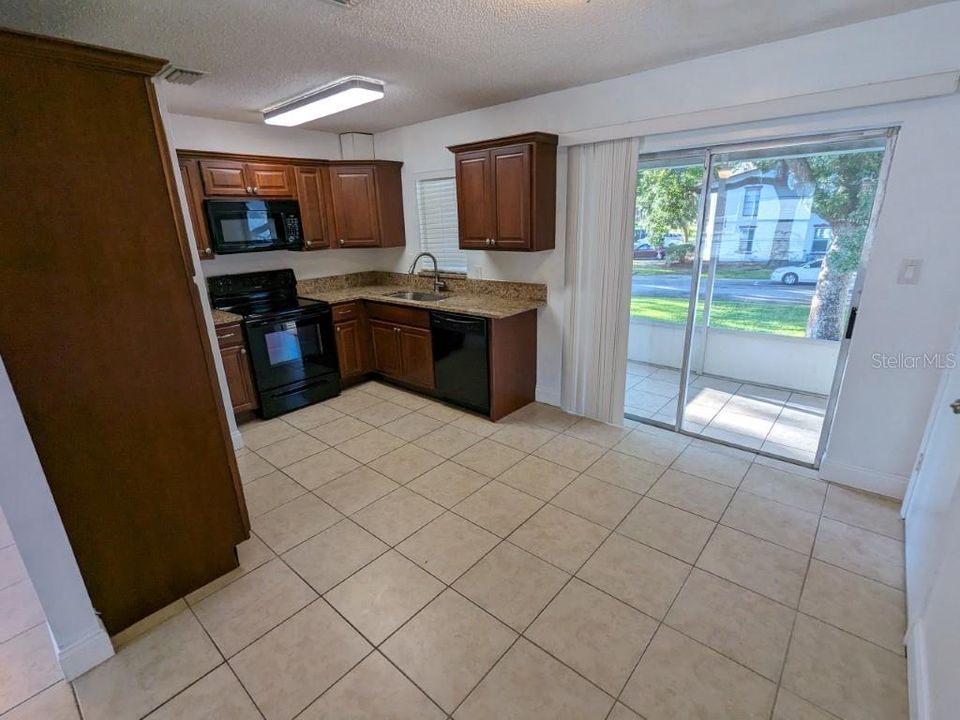 For Sale: $119,900 (2 beds, 1 baths, 891 Square Feet)