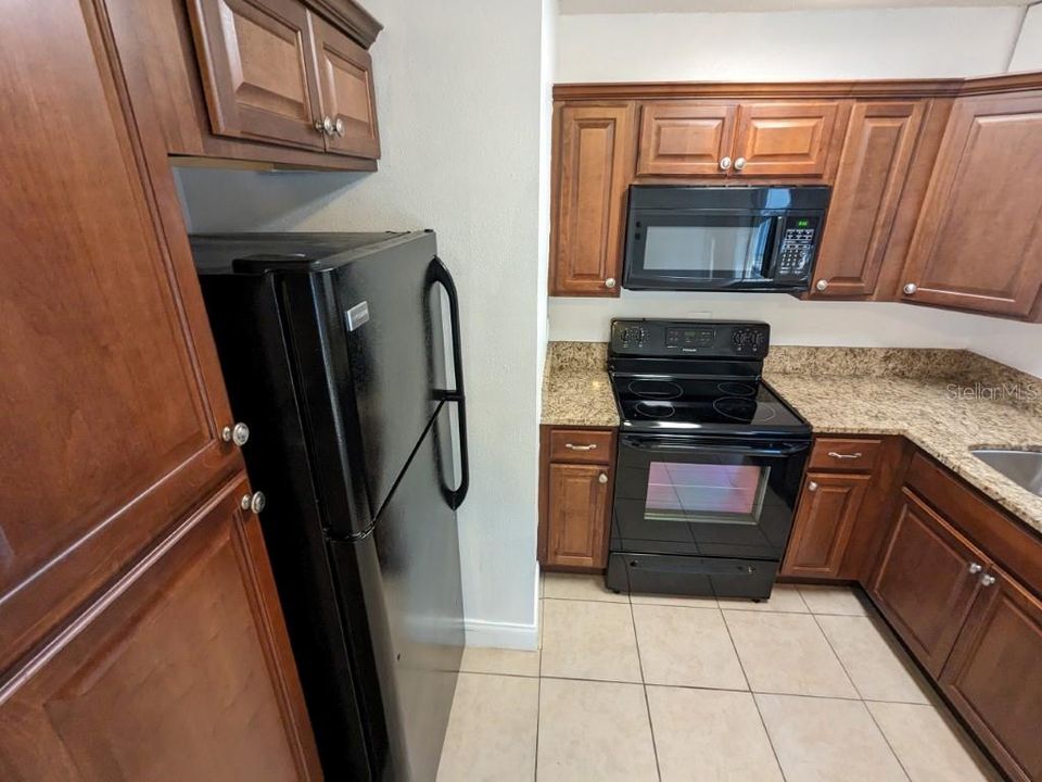 For Sale: $118,900 (2 beds, 1 baths, 891 Square Feet)