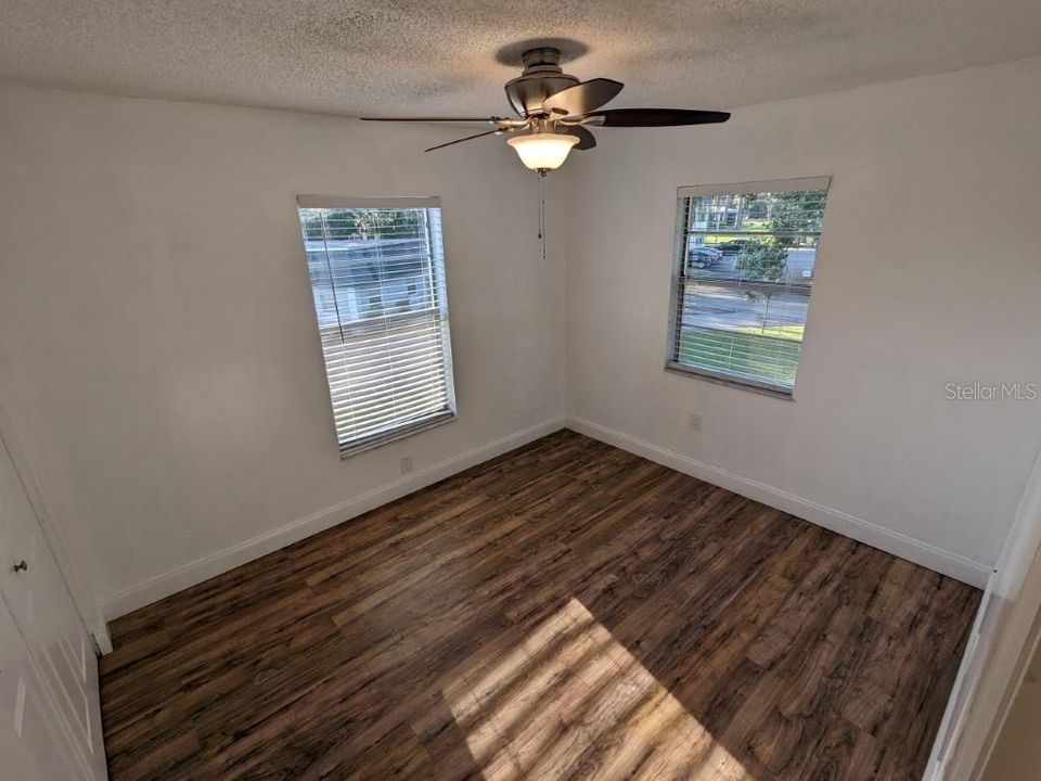 For Sale: $119,900 (2 beds, 1 baths, 891 Square Feet)