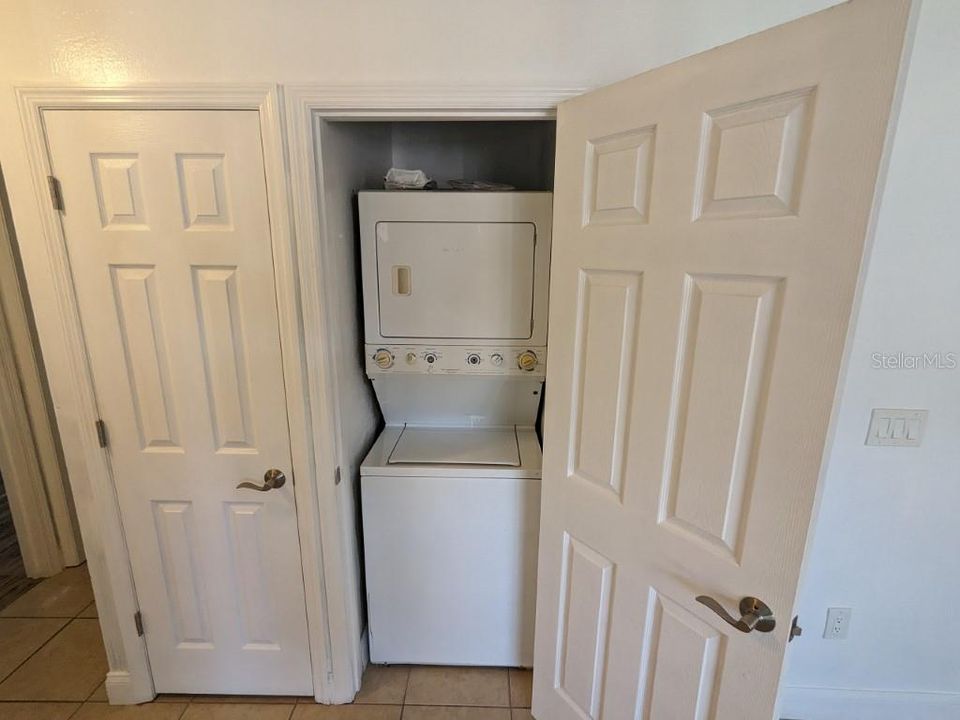 For Sale: $118,900 (2 beds, 1 baths, 891 Square Feet)