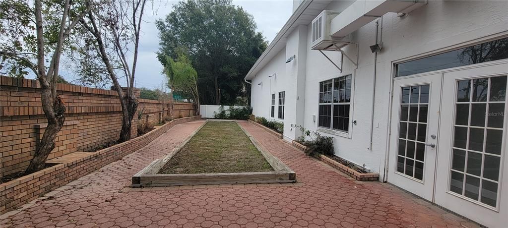 Vendido Recientemente: $1,500,000 (7 camas, 5 baños, 10869 Pies cuadrados)