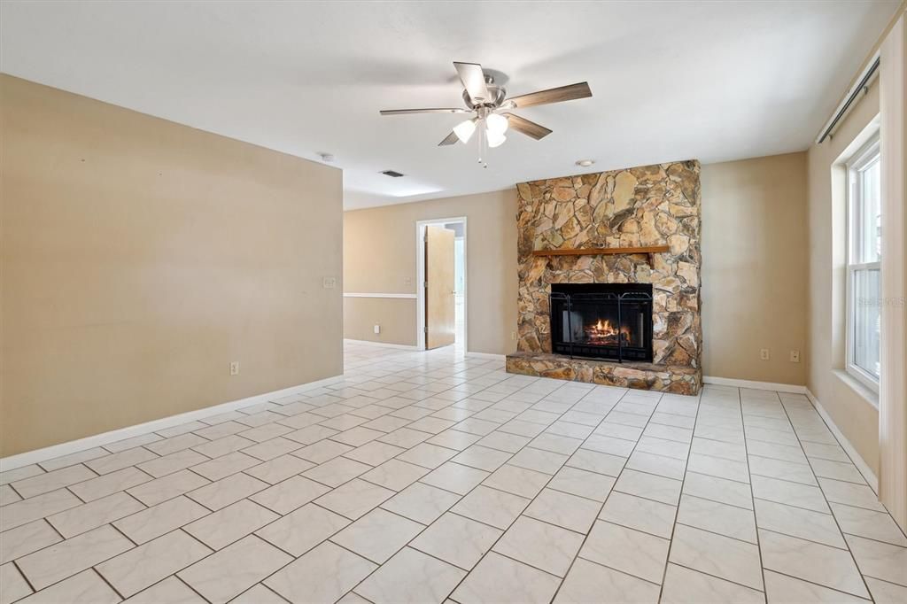 Recently Sold: $399,000 (3 beds, 2 baths, 1560 Square Feet)