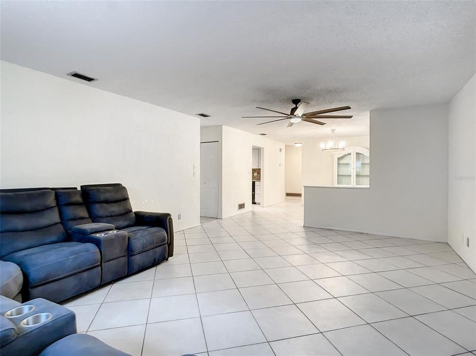 For Sale: $350,000 (3 beds, 2 baths, 1881 Square Feet)