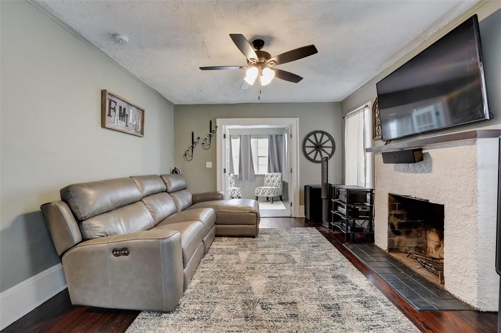 Active With Contract: $239,000 (2 beds, 2 baths, 1322 Square Feet)
