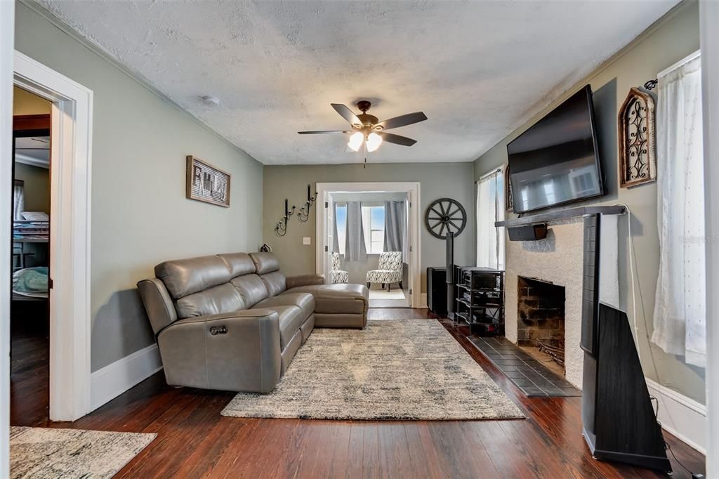 Active With Contract: $239,000 (2 beds, 2 baths, 1322 Square Feet)