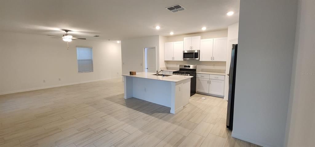 Active With Contract: $2,400 (4 beds, 2 baths, 1870 Square Feet)