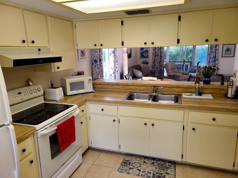 Kitchen W Pass thru Breakfast Nook