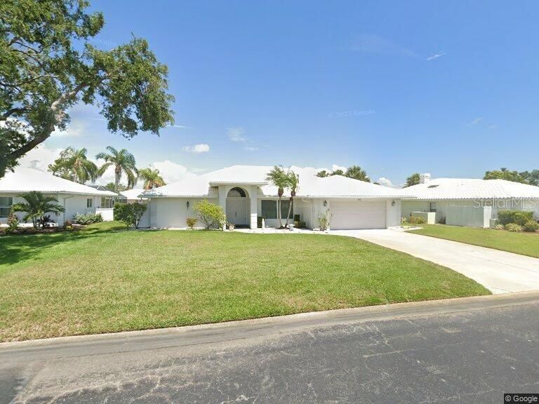 Vendido Recientemente: $320,000 (2 camas, 2 baños, 2463 Pies cuadrados)