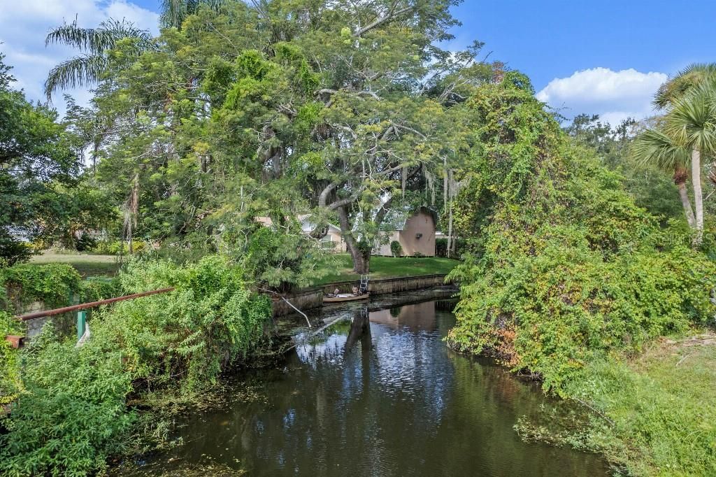 На продажу: $675,000 (0.46 acres)