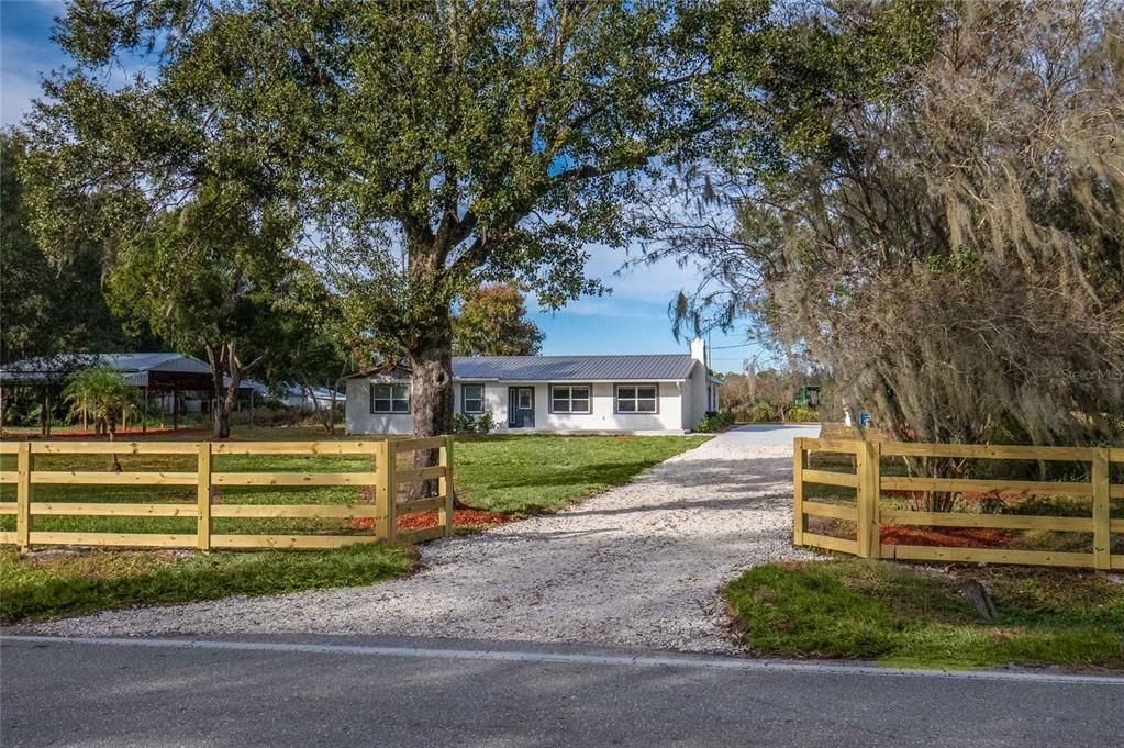 Recently Sold: $430,000 (4 beds, 2 baths, 2642 Square Feet)
