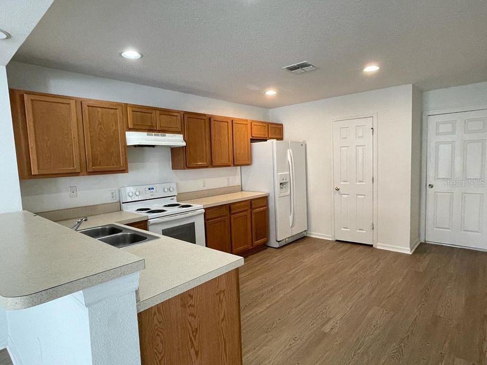 Active With Contract: $2,150 (3 beds, 2 baths, 1734 Square Feet)