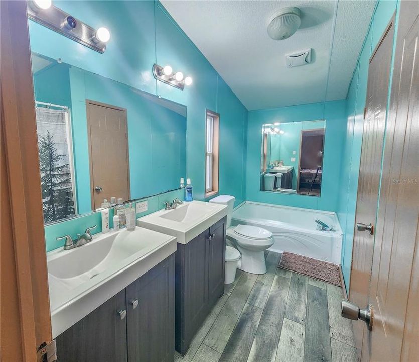 最近售出: $205,000 (3 贝兹, 2 浴室, 1296 平方英尺)
