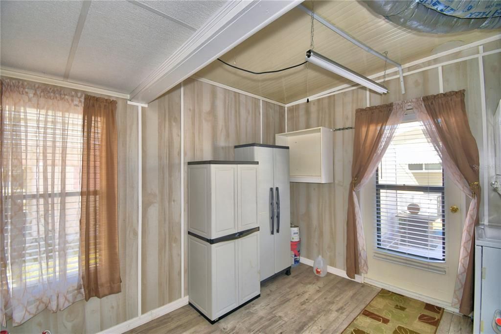 For Sale: $162,900 (1 beds, 1 baths, 858 Square Feet)