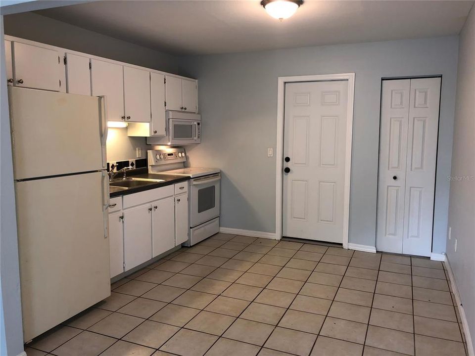 Active With Contract: $74,000 (1 beds, 1 baths, 480 Square Feet)