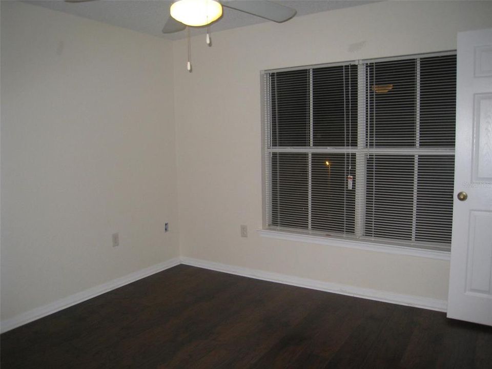 Active With Contract: $190,000 (2 beds, 1 baths, 939 Square Feet)