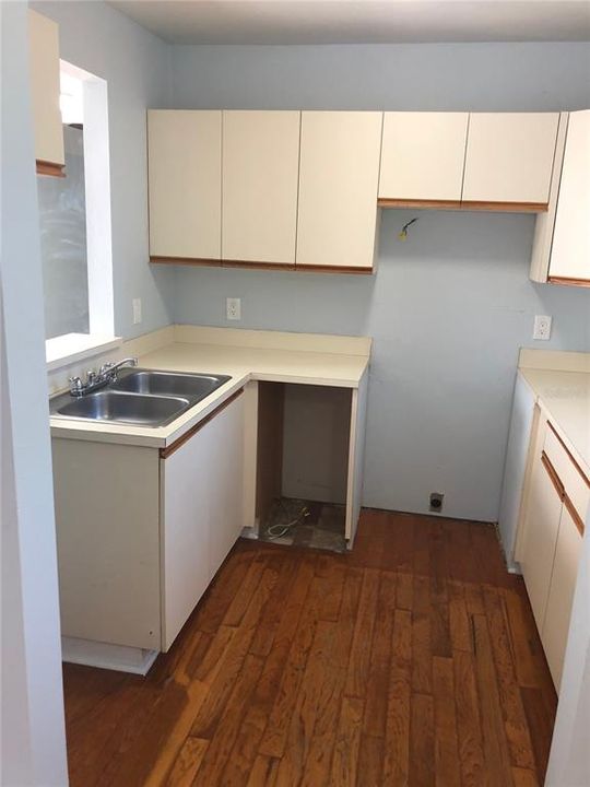 For Sale: $80,000 (1 beds, 1 baths, 745 Square Feet)