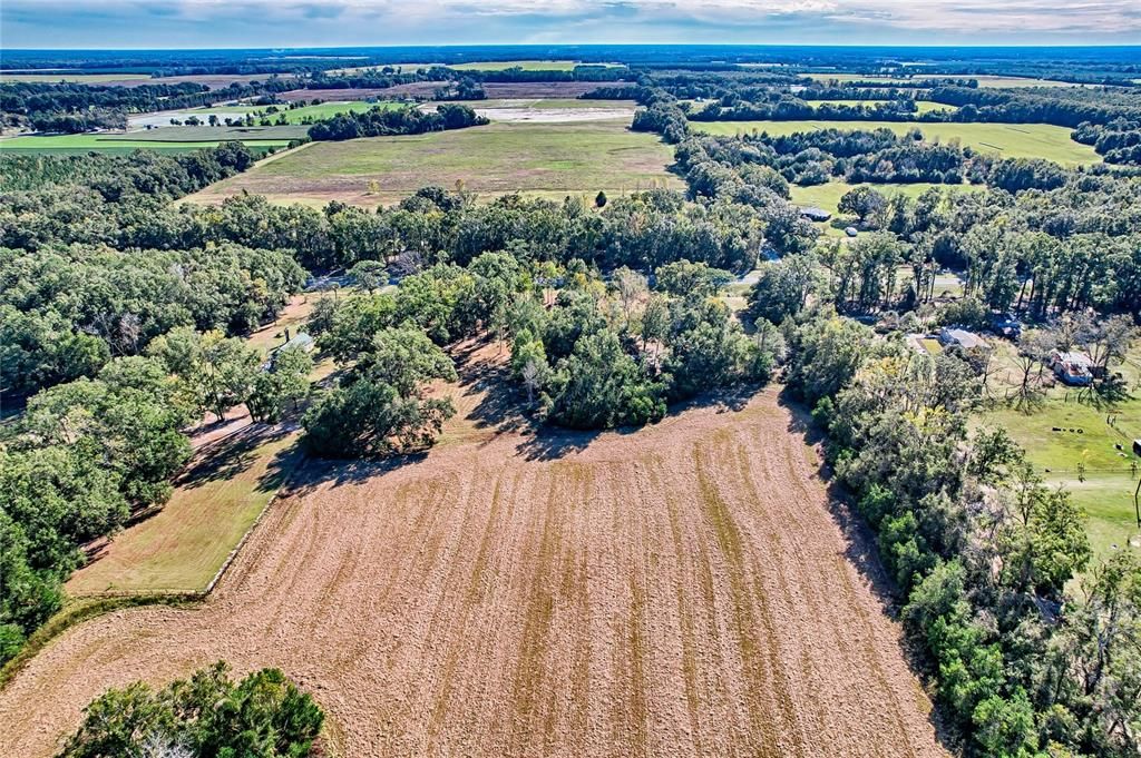 На продажу: $99,000 (5.78 acres)