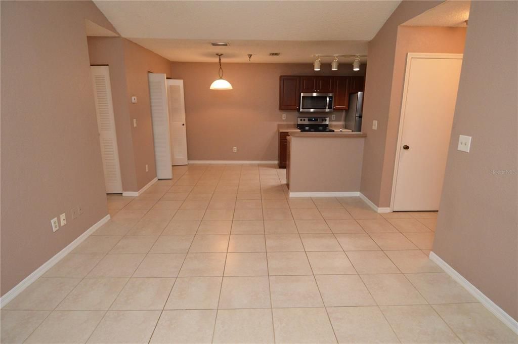 Recently Rented: $1,600 (1 beds, 1 baths, 729 Square Feet)