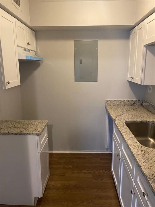 For Sale: $115,000 (1 beds, 1 baths, 549 Square Feet)