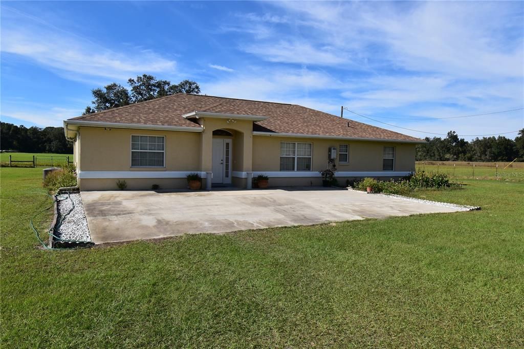 Recently Sold: $550,000 (3 beds, 2 baths, 1901 Square Feet)