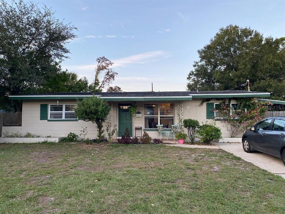 Recently Sold: $310,000 (2 beds, 1 baths, 1175 Square Feet)