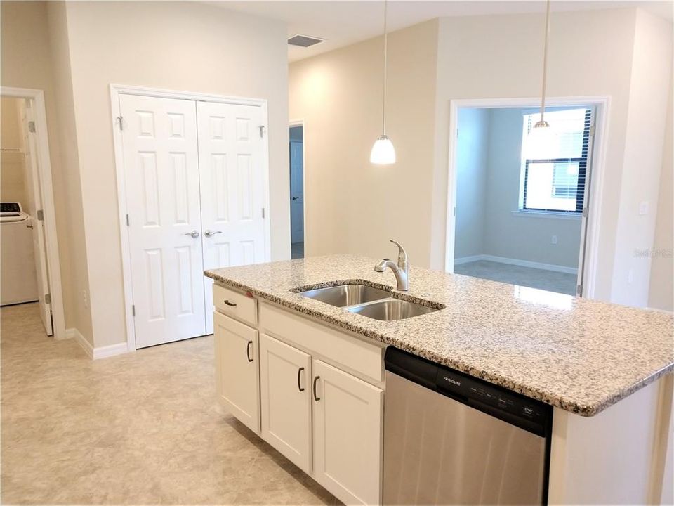 Recently Rented: $2,400 (2 beds, 2 baths, 1515 Square Feet)