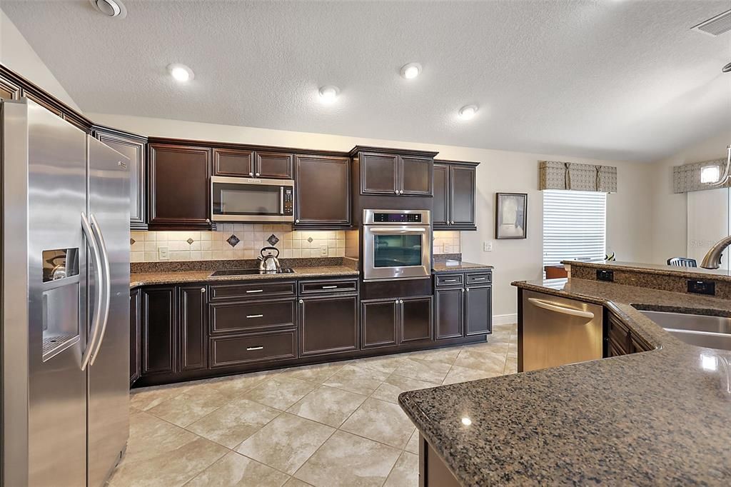 Kitchen w/tile backsplash & built in oven