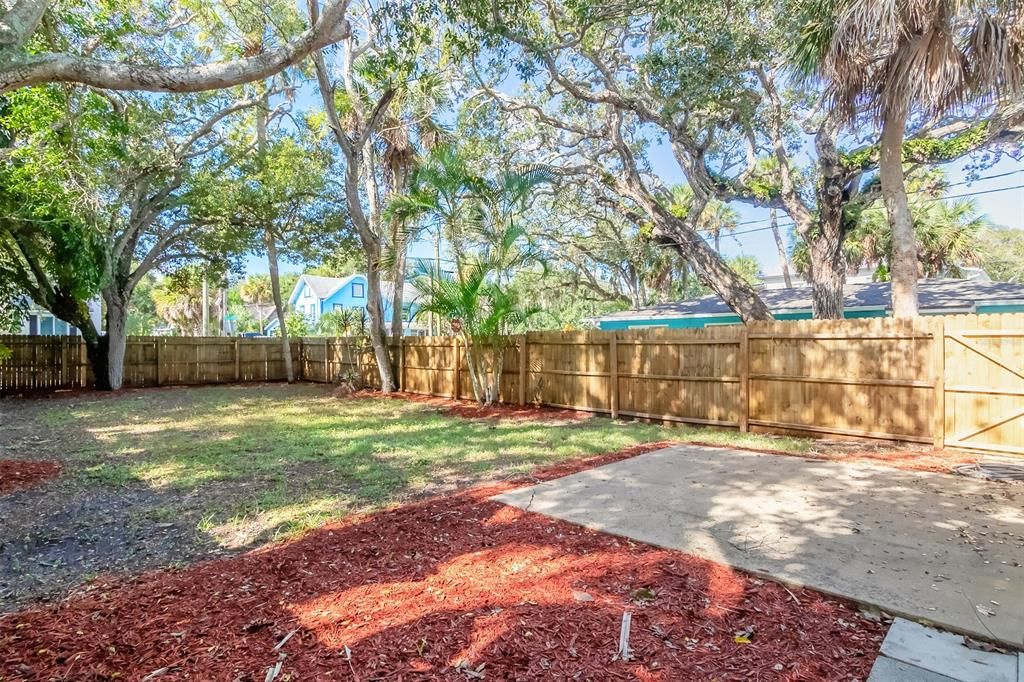 Recently Sold: $695,000 (3 beds, 2 baths, 1092 Square Feet)