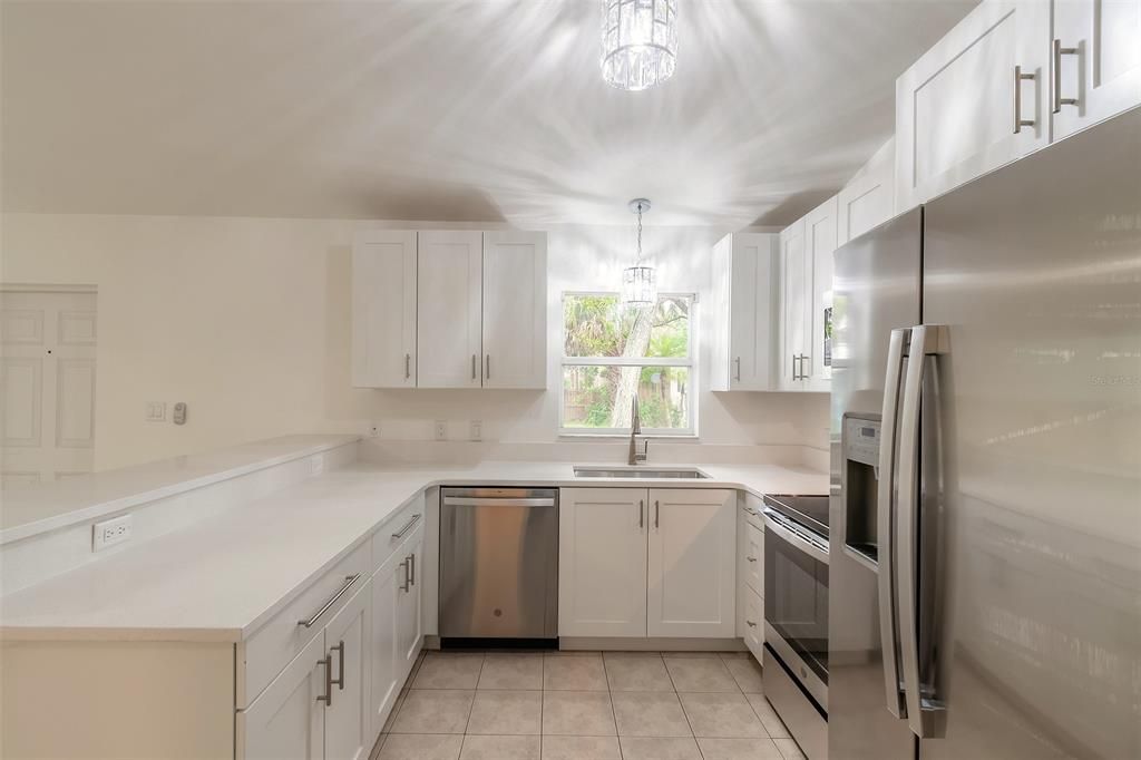 Recently Sold: $695,000 (3 beds, 2 baths, 1092 Square Feet)