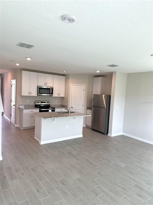 For Rent: $2,350 (3 beds, 2 baths, 1539 Square Feet)