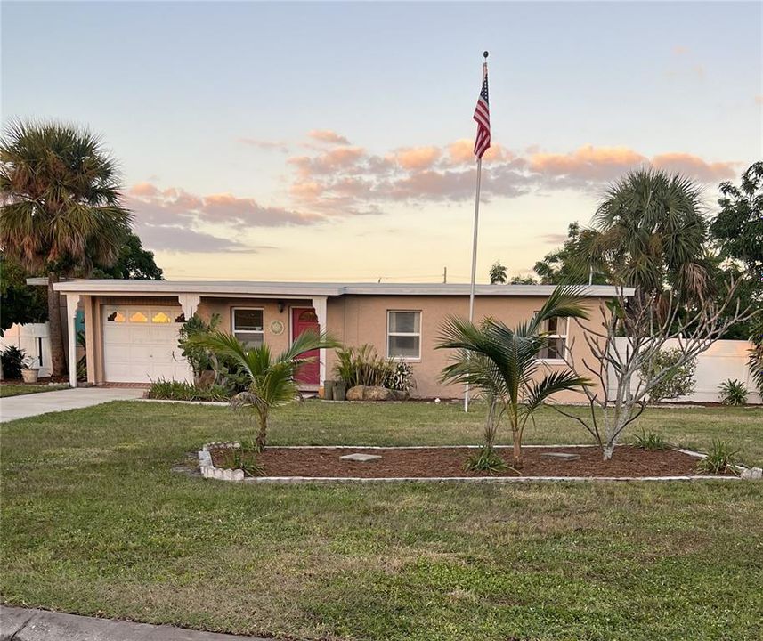 Recently Sold: $299,000 (3 beds, 2 baths, 1296 Square Feet)