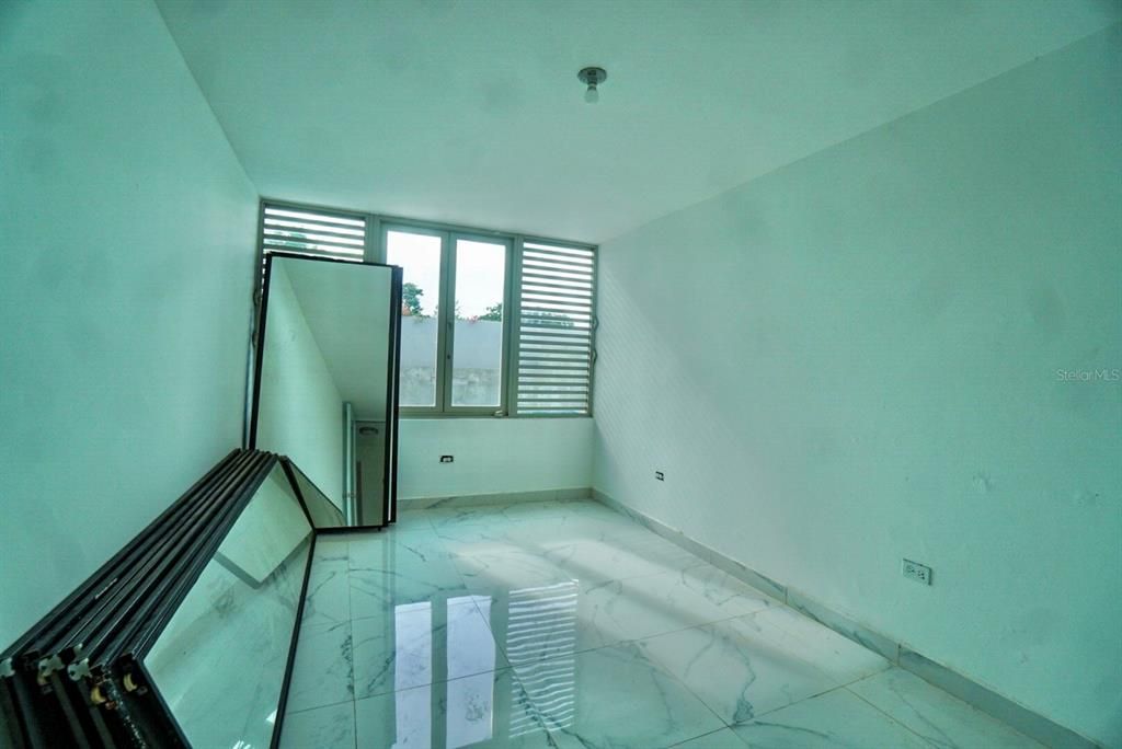 Vendido Recientemente: $554,900 (5 camas, 4 baños, 3000 Pies cuadrados)