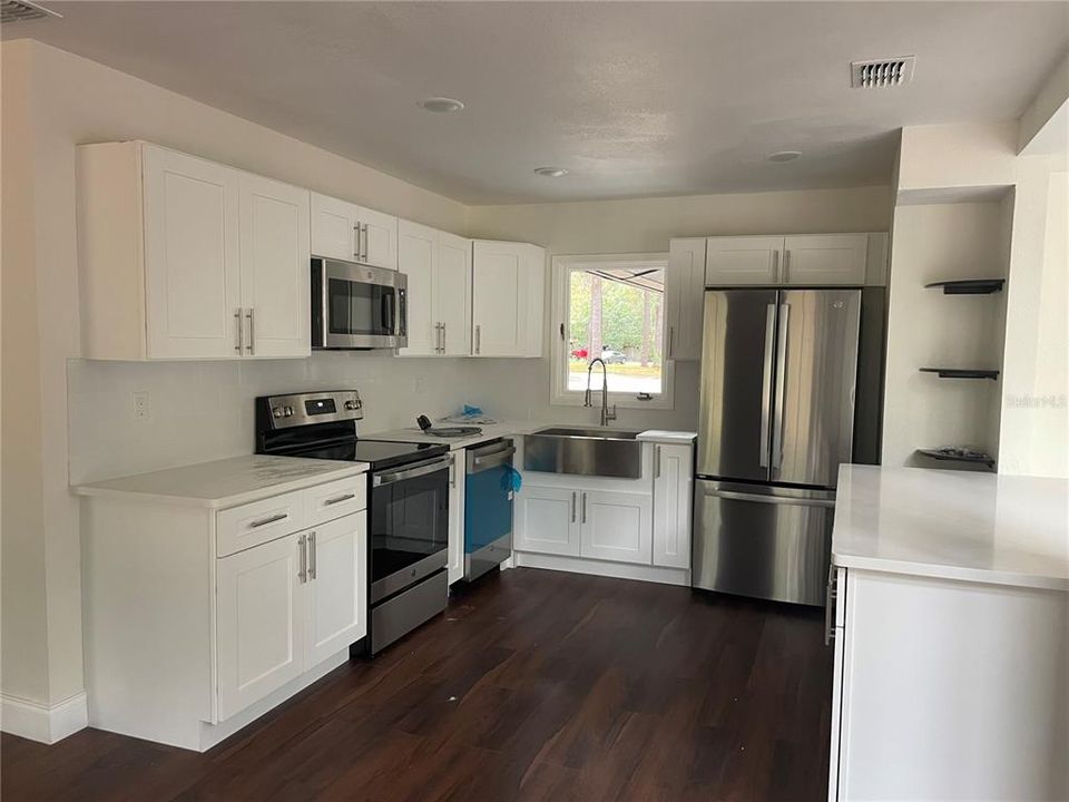 Recently Sold: $450,000 (3 beds, 2 baths, 1692 Square Feet)