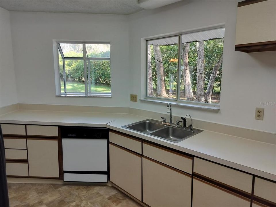 Vendido Recientemente: $199,995 (3 camas, 2 baños, 1393 Pies cuadrados)