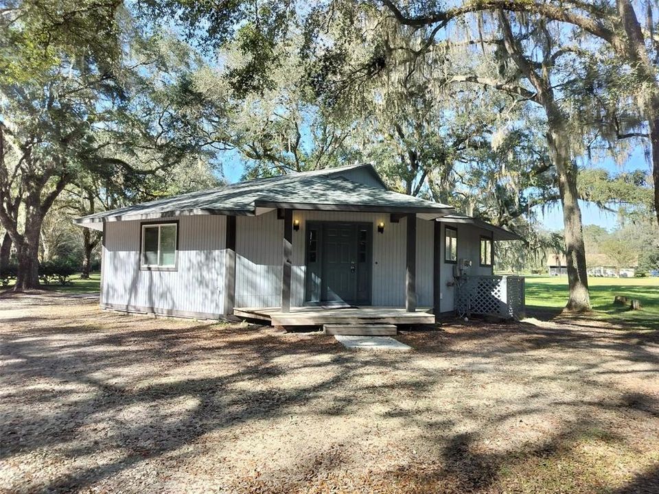 Recently Sold: $199,995 (3 beds, 2 baths, 1393 Square Feet)