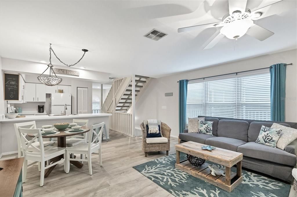 最近售出: $799,000 (2 贝兹, 2 浴室, 1272 平方英尺)