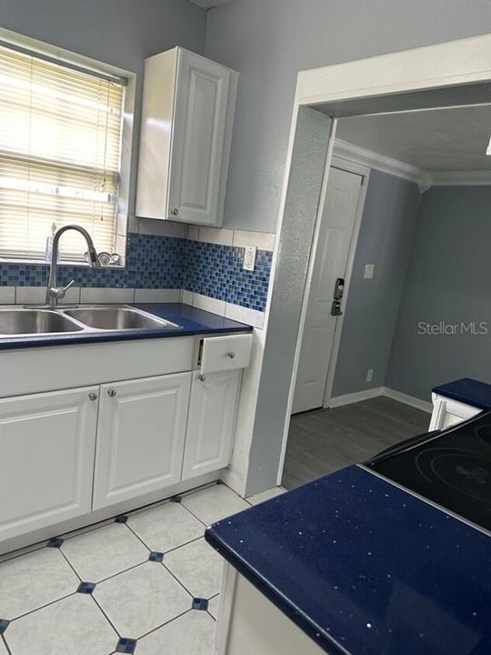 For Rent: $2,500 (3 beds, 1 baths, 1402 Square Feet)