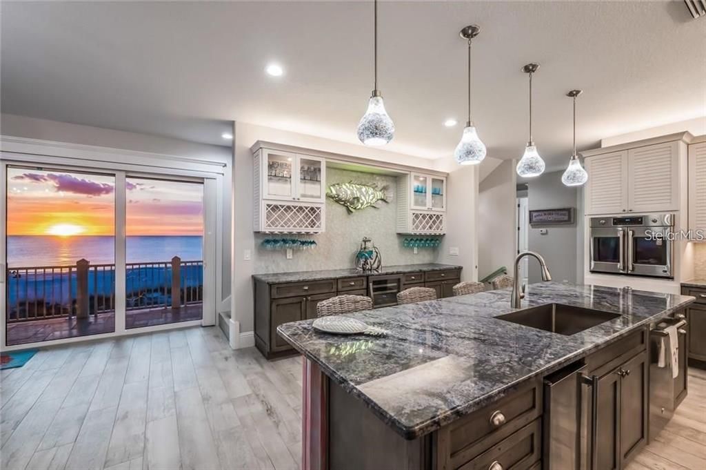 Recently Sold: $8,495,000 (4 beds, 4 baths, 3282 Square Feet)