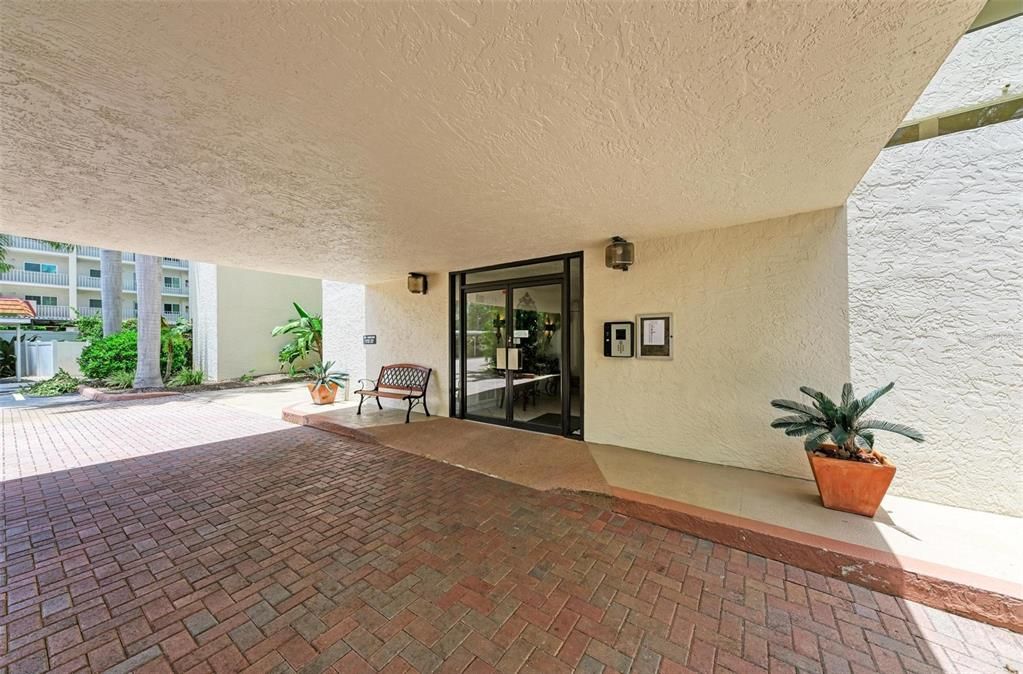 Recently Rented: $2,300 (2 beds, 2 baths, 1152 Square Feet)