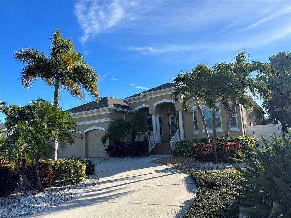 Recently Sold: $1,342,500 (3 beds, 3 baths, 2574 Square Feet)