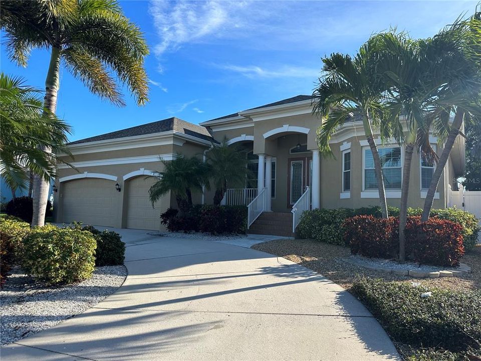 Recently Sold: $1,342,500 (3 beds, 3 baths, 2574 Square Feet)