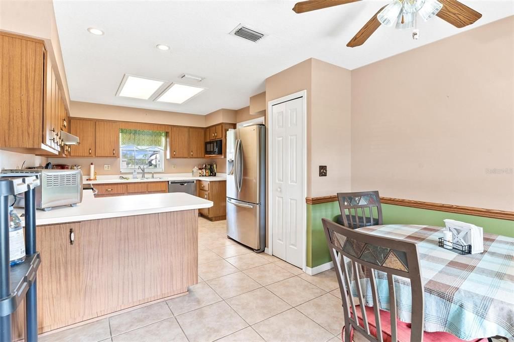 Recently Sold: $450,000 (3 beds, 2 baths, 1512 Square Feet)